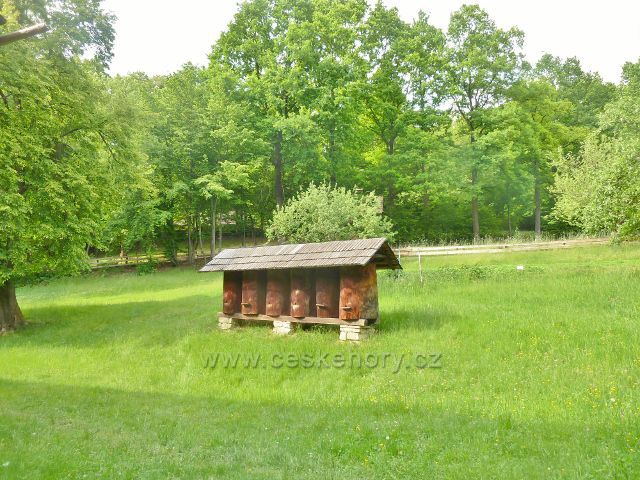 Rožnov pod Radhoštěm - Valašská dědina - klátové úly