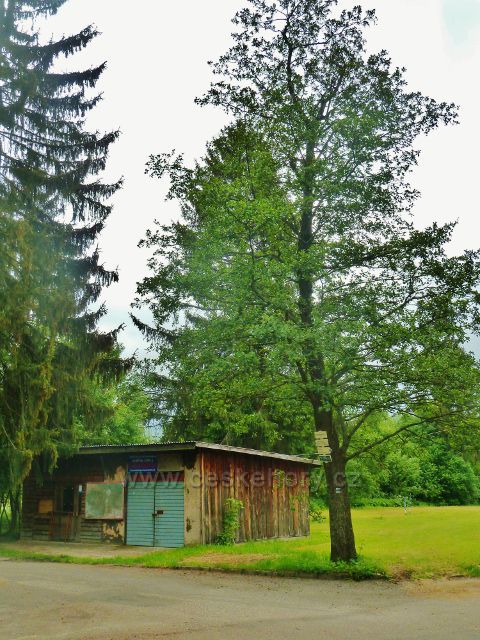 Prostřední Bečva - turistický rozcestník "Prostřední Bečva (ATC) 500 m.n.m. u vjezdu do areálu kempu Pod Pustevnami