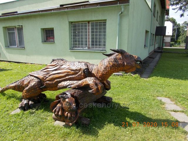 Beskydy Ostravice dřevěná socha drak
