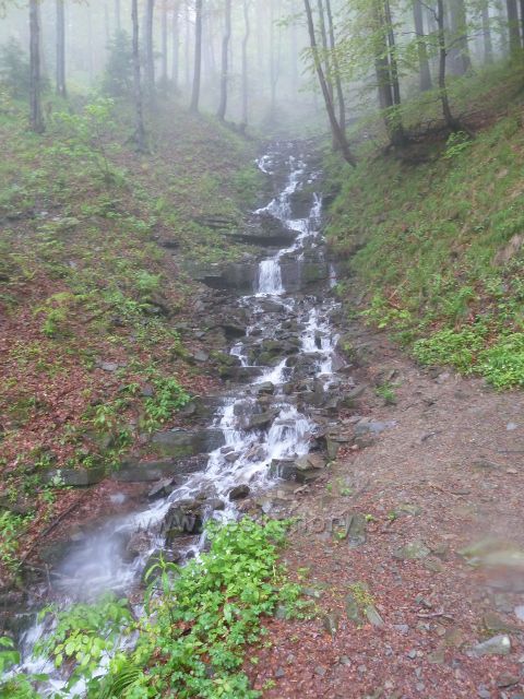 Bystrý vodopád nad cestou po zelené TZ do Kunčic pod Ondřejníkem