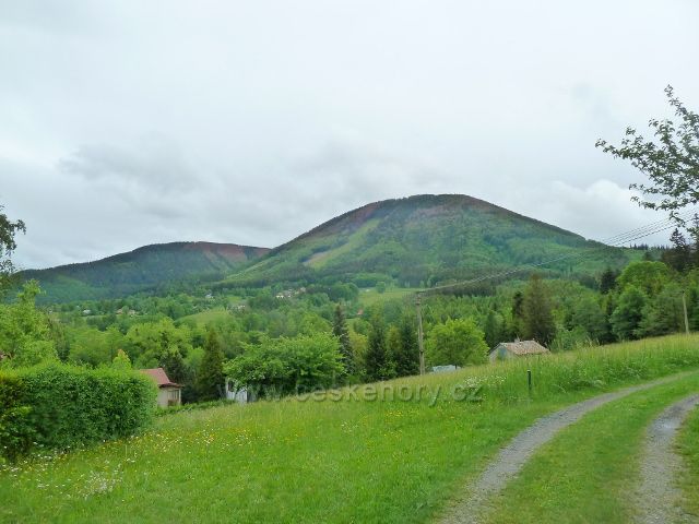 Kunčice pod Ondřejníkem - pohled k Ondřejníku