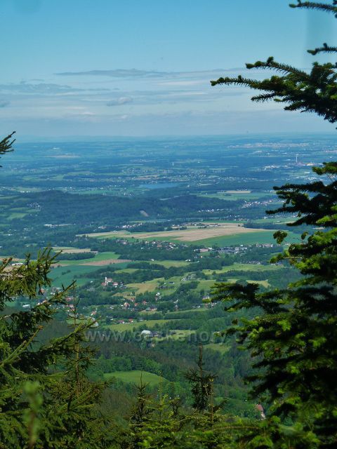Pohled z trasy NS Lysá hora na v.n. Baška a v.n. Olešná