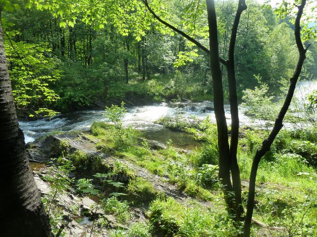 Skalnaté řečiště řeky Ostravice