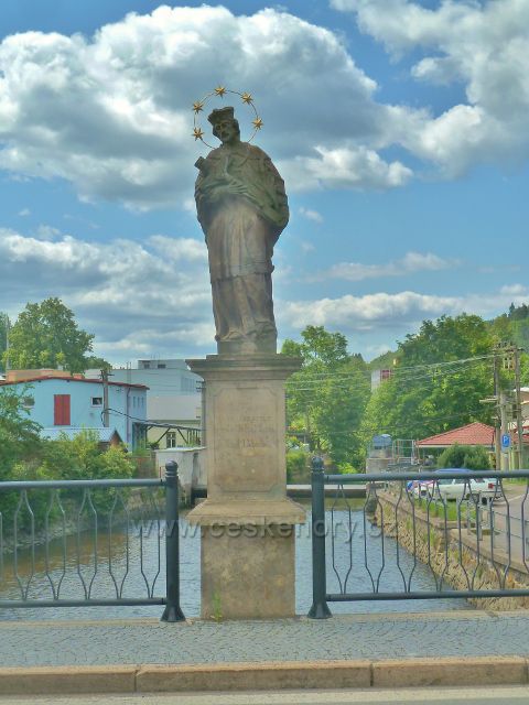 Jablonné nad Orlicí - socha sv.Jana Nepomuckého na kamenném mostu pochází z roku1792