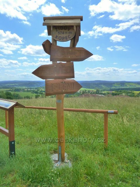 Mistrovice,vrchol Židovo kopce - místní rozcestník