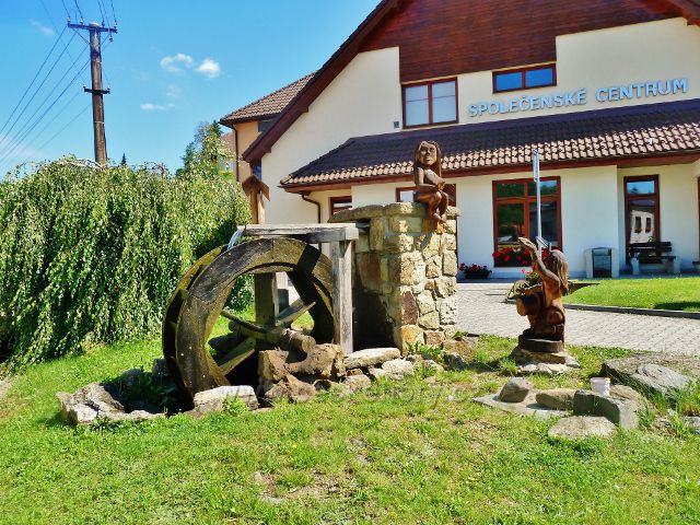 Skuhrov nad Bělou - areál společenského centra