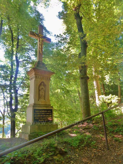Skuhrov nad Bělou - Boží muka u trasy NS Vápenka