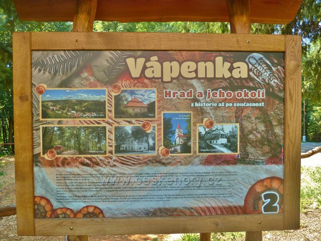 Skuhrov nad Bělou - panel NS Vápenka  Hrad a jeho okolí