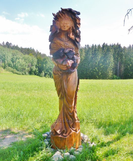 Skuhrov nad Bělou - NS Vápenka, socha "Podzim"v aleji u cesty k památné lípě