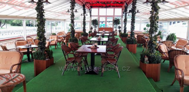 Posezeni na Botelu Albatros