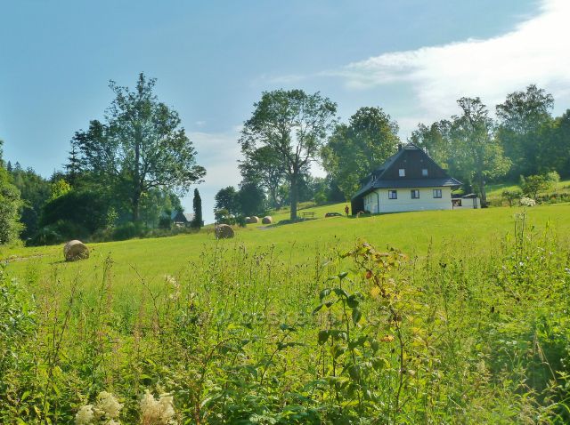 České Milovy - chalupa v bývalé sklářské osadě
