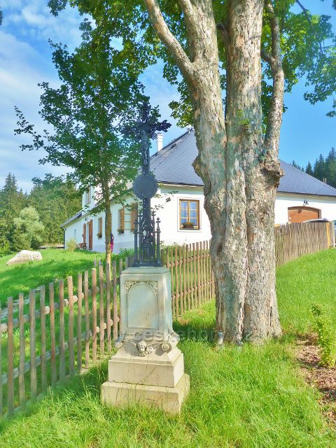 České Milovy - Boží muka pod bývalým obydlím sklářských mistrů