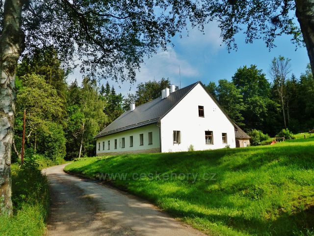 České Mílovy - silnička končí před PR Čtyři palice za posledním objektem bývalé sklářské osady