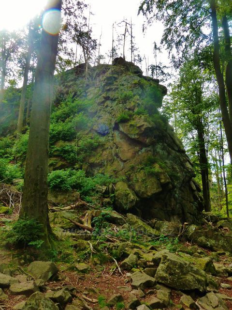 České Milovy - skalní věž Děvín