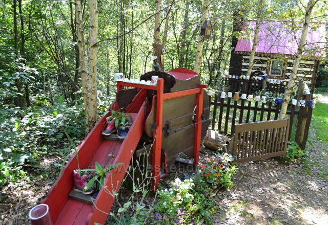 Rozhledna a její okolí