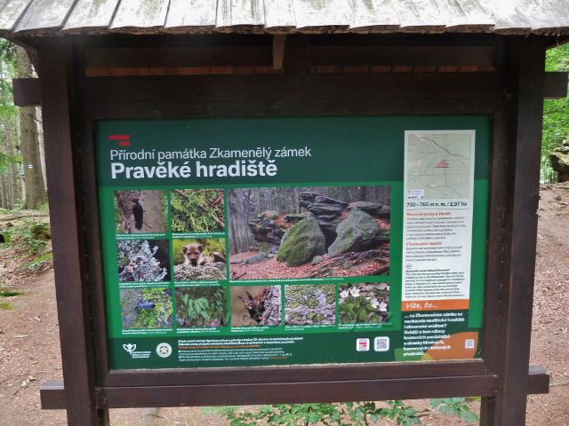 Česká Cikánka - panel PP Zkamenělý zámek Pravěké hradiště