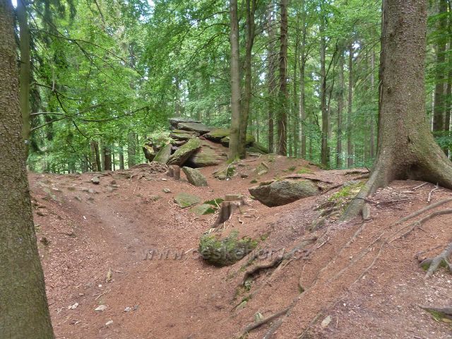 Česká Cikánka - PP Zkamenělý zámek, pravěké hradiště