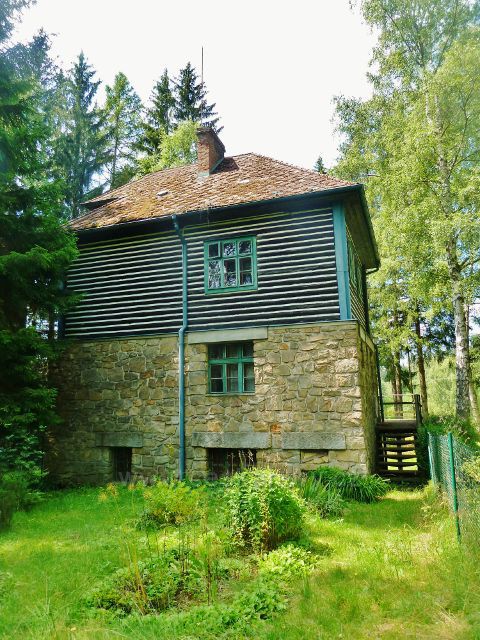 Český Malín - upravený objekt v areálu zaniklé sklářské osady