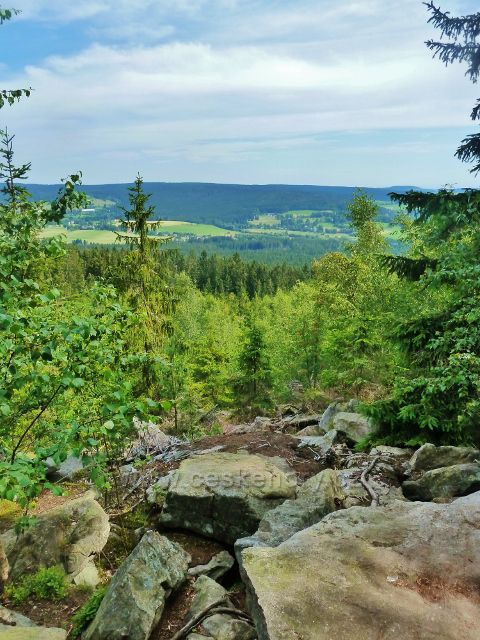 Sněžné - vyhlídkové místo u cesty po červené TZ k Malinské skále
