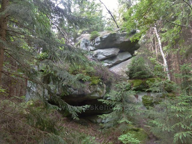 Sněžné - skalní věž Škuner