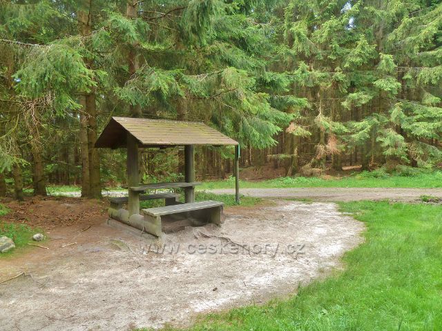 Sněžné - turistický přístřešek Malínská skála