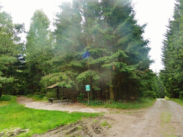 Sněžné - turistický přístřešek Malínská skála