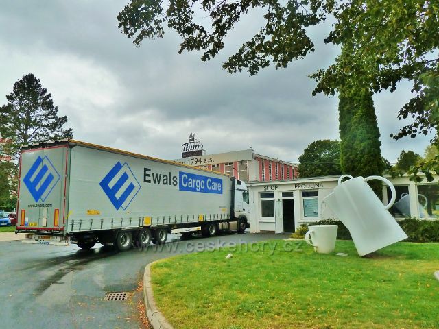 Porcelánka Thun v Nové Roli, hlavní brána