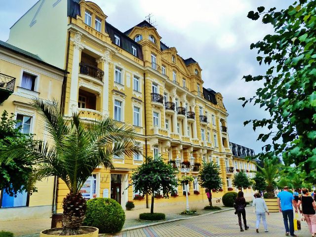 Františkovy Lázně - budova na Národní třídě