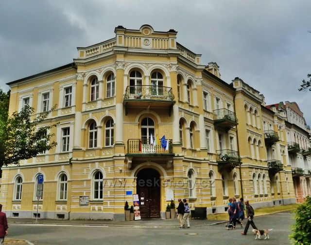Františkovy Lázně - lázeňský hotel Metropol na rohu Francouzské ulice