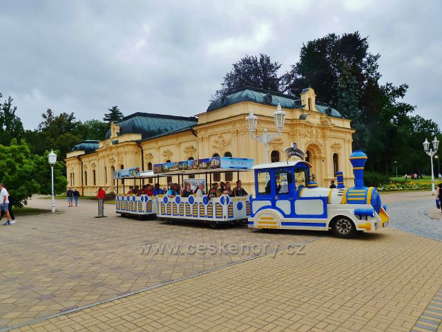 Františkovy Lázně - "Turistický" vláček na náměstí Míru