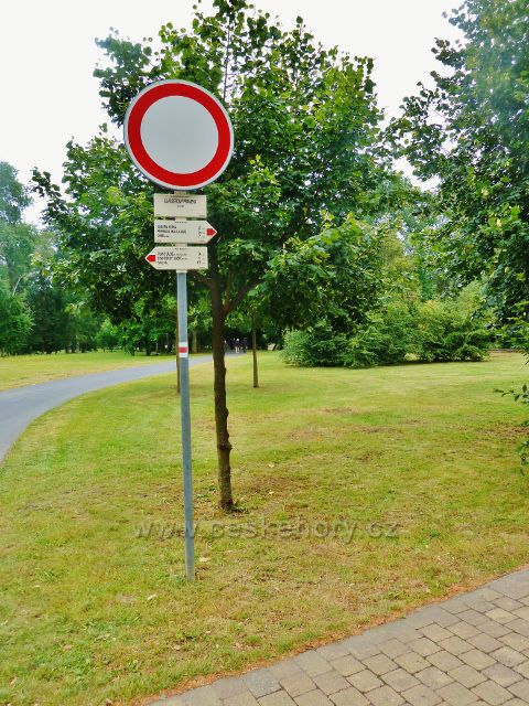 Františkovy Lázně - turistický rozcestník "Glauberovy prameny 434 m.n.m."