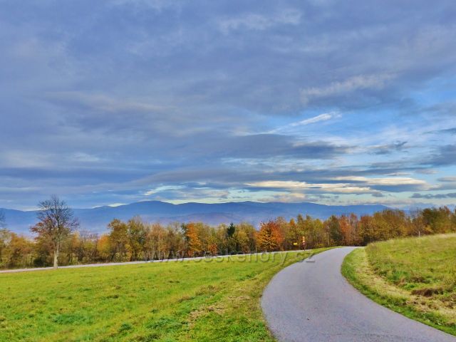 České Petrovice - silnička ke Kašparově chatě