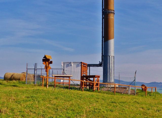 Mistrovice - odpočinkový areál a místo dalekého výhledu u paty telekomunikační věže na Židovo kopci