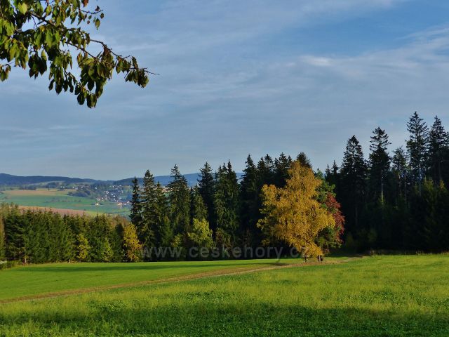 Sobkovice - pohled ze silničky "od sloupku" k Jamnému nad Orlicí