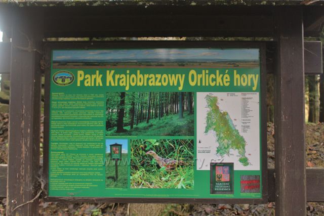 Bartošovice v O.h. - polský panel CHKO Orlické hory na české straně hraničního přechodu
