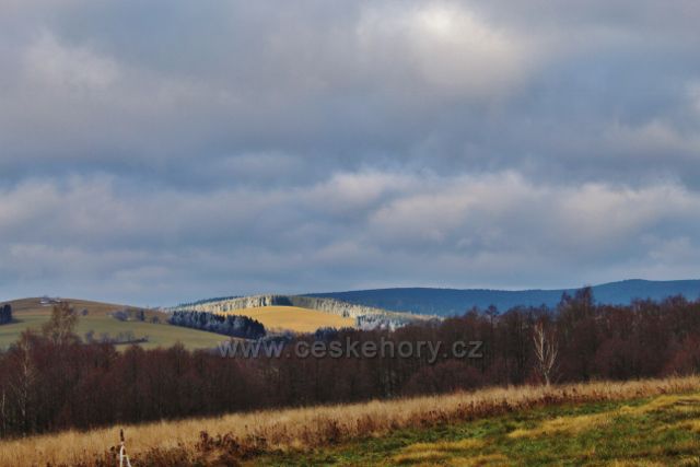 Niemojów - pohled z pastvin nad obcí směrem k Haničce