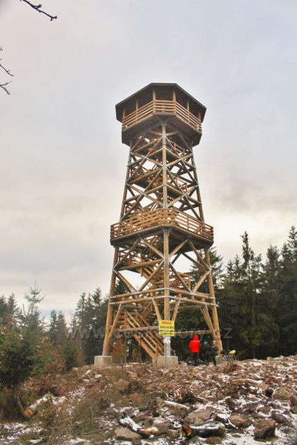 Niemojów - rozhledna Czerniec čeká ještě na úpravu svého okolí