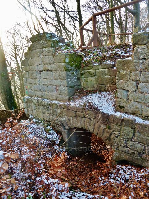 Žampach - zachovalá stavební část hradní zříceniny