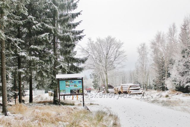 Spalona - informační panel u cesty po modré TZ nad turistickou chatou Jagodna