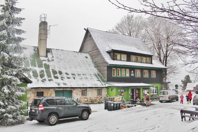 Spalona - pohled na průčelí turistické chaty Jagodna