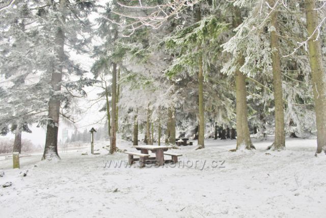 Spalona - odpočinkové místo před turistickou chatou Jagodna
