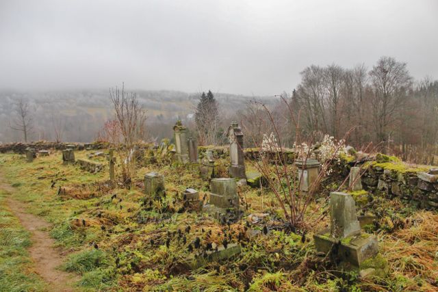 Vrchní Orlice - hřbitov u kostela sv. Jana Nepomuckého