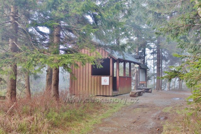 Olešnice v O.h. - turistický přístřešek u hřebenovky na Vrchmezí