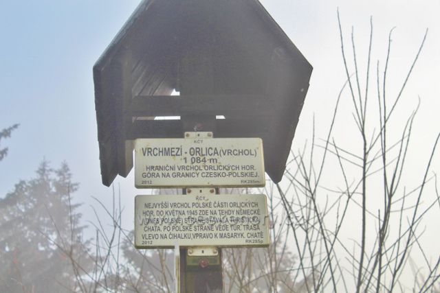 Olešnice v O.h. - turistický rozcestník "Vrchmezí-Orlica (vrchol) 1084 m.n.m."