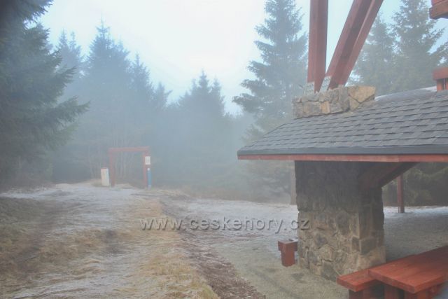 Olešnice v O.h. - rozhledna Vrchmezí stojí na polském území,těsně pod státní hranicí