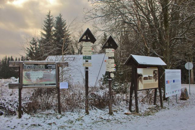 Rokytnice v O.h. - turistický rozcestník "Panské Pole 748 m.n.m. Východiště NS Opevnění Rokytnicka "