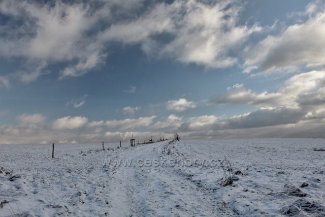 Bartošovice v O.h. - polní cesta k vrcholu Polomu