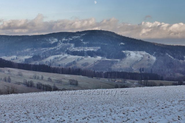 Bartošovice v O.h. - pohled na polský Czerniec s rozhlednou