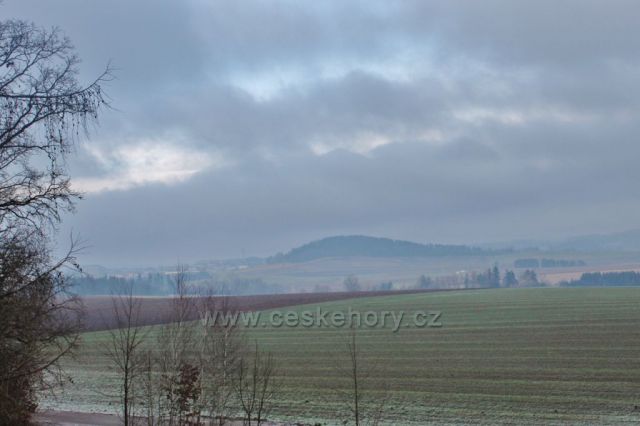 Písečná - pohled z hřebene Hůry ke Karlovicím (471 m.n.m.)