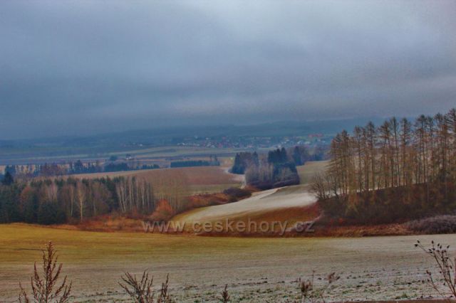 Písečná - pohled z úbočí Hůry k Lukavici
